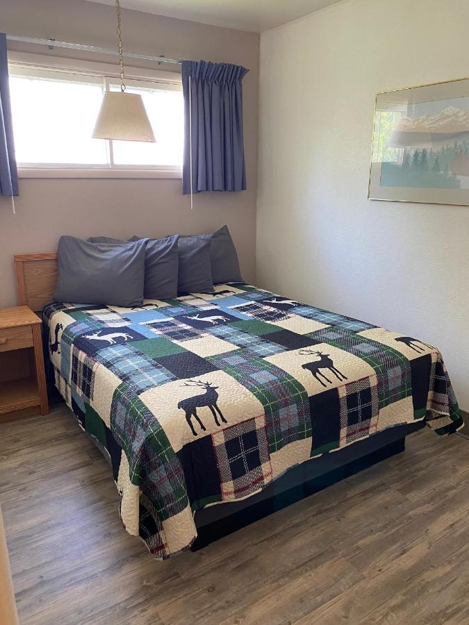 Deer Lodge Motel Сънданс Екстериор снимка