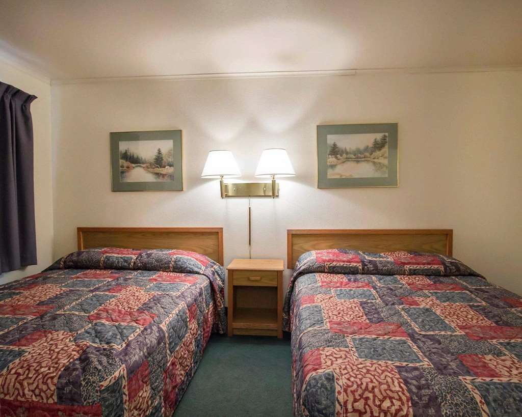 Deer Lodge Motel Сънданс Стая снимка