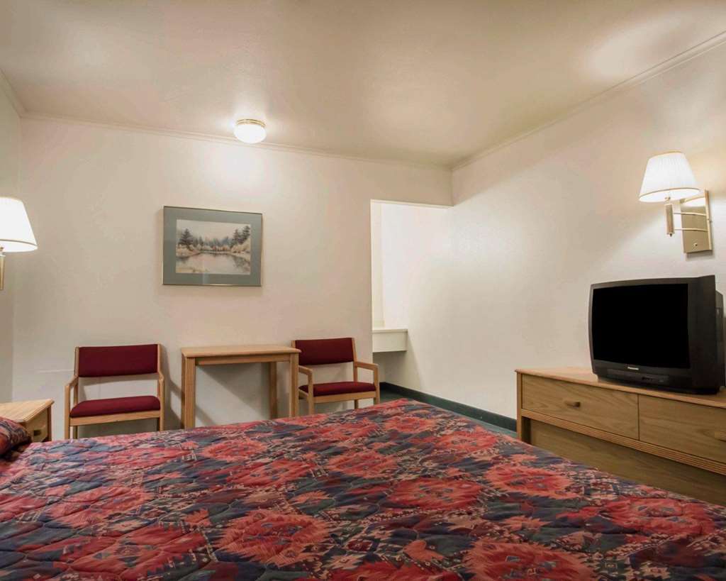 Deer Lodge Motel Сънданс Стая снимка